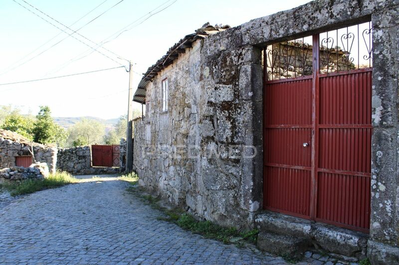 жилой дом для восстановления V2 Chãs de Tavares Mangualde