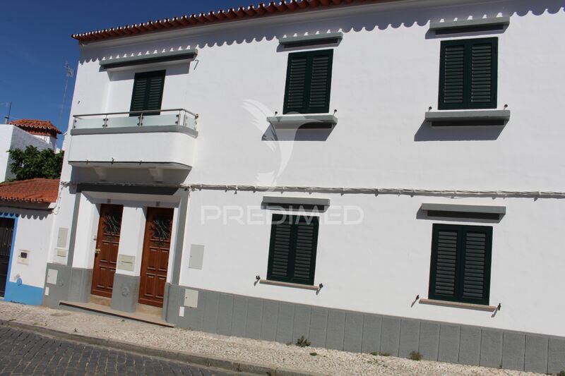 Moradia V2 Remodelada Redondo - quintal