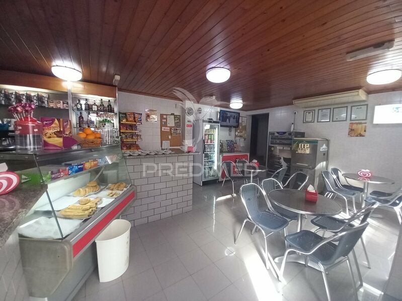 Coffee shop Equipped in the main street Praia da Vitória (Santa Cruz)