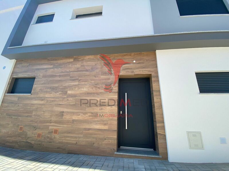 House 4 bedrooms Single storey Fernão Ferro Seixal - swimming pool, heat insulation, double glazing, floating floor, balcony, solar panel, equipped kitchen, barbecue, plenty of natural light, fireplace