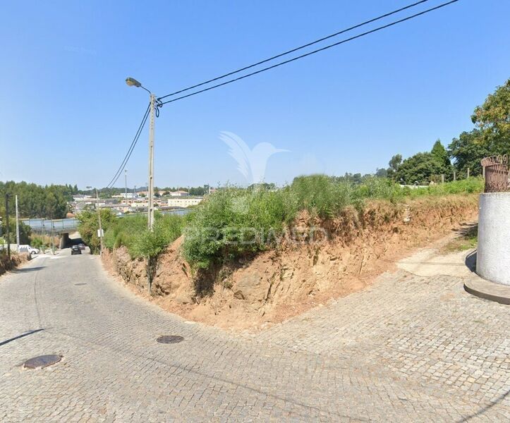 Terreno com 664.10m2 Vila Nova de Gaia - água, garagem