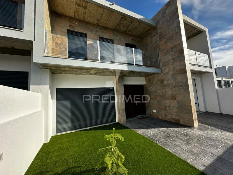 House V3 nueva Elvas - solar panels, air conditioning, equipped kitchen, balcony, gardens, garage, garden, balconies