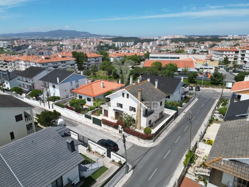 House V6 Modern in good condition Agualva Sintra - backyard, attic, barbecue, garage, equipped kitchen