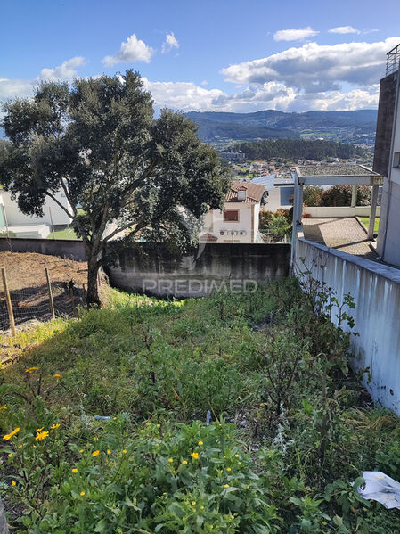 Land with 280sqm Moreira de Cónegos Guimarães