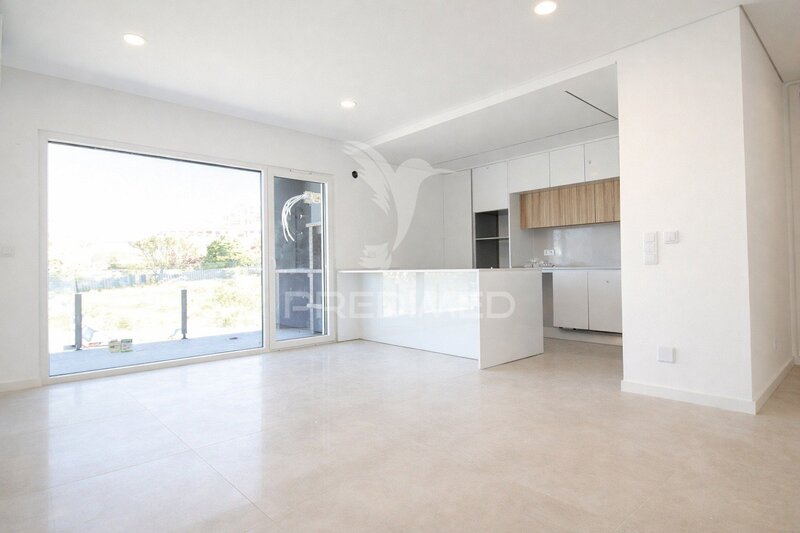 Apartamento nuevo T2 Almada - barbacoa, balcón, garaje, trastero, aire acondicionado, aparcamiento, panel solar