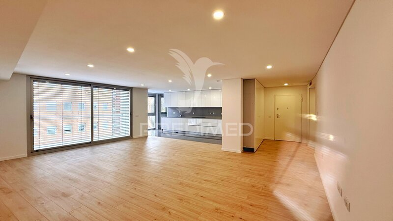 Apartmento T3 novo centro junto aos bombeiros - novembro 2026