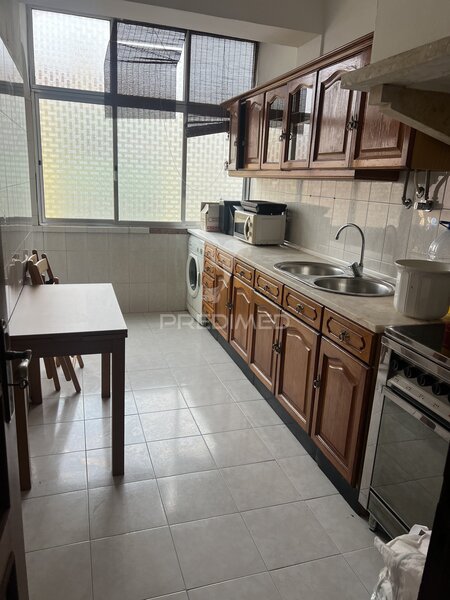 T2 Amadora Central Arrendado, Perto do Metro e CP