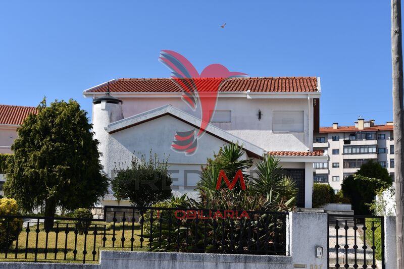 Moradia V5 para venda Vila Nova de Gaia - quintal, piscina, jardim, ténis, garagem, lareira