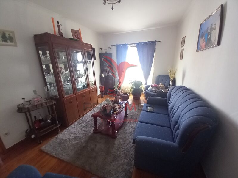 Para venda Moradia V3 Lajes Praia da Vitória - sótão, garagem