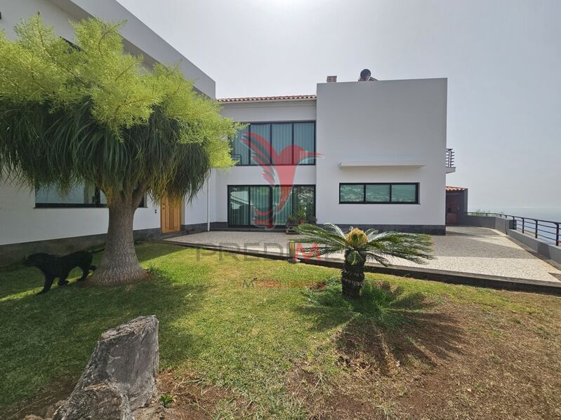 Moradia V4 para venda Monte Funchal - jardins, bbq, cozinha equipada, painel solar