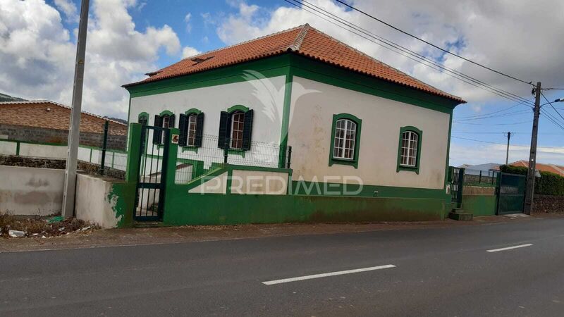 House excellent condition 3 bedrooms Praia da Vitória (Santa Cruz) - attic, garage, garden