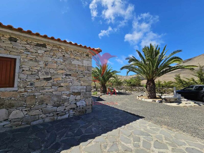 House 2 bedrooms Porto Santo - garage, equipped kitchen, barbecue, garden