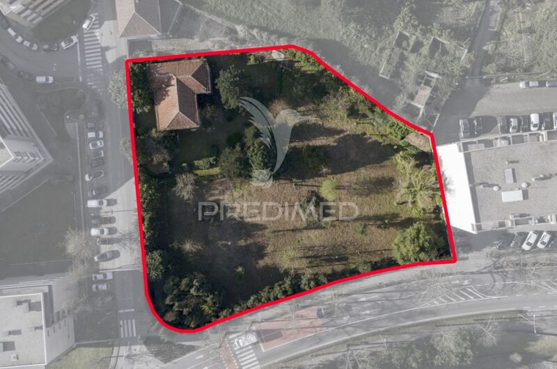Land with 10898sqm Creixomil Guimarães