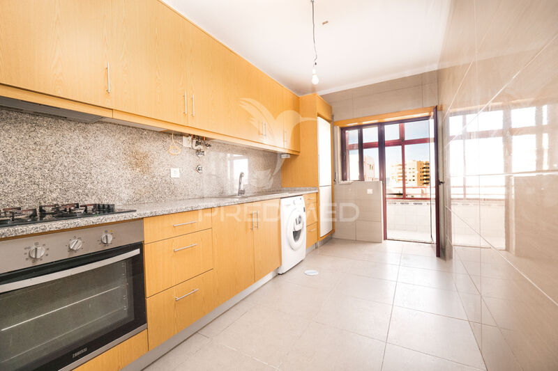 апартаменты T3 с ремонтом в центре São Vicente Braga - экипированная кухня, камин, гаражное место, гараж