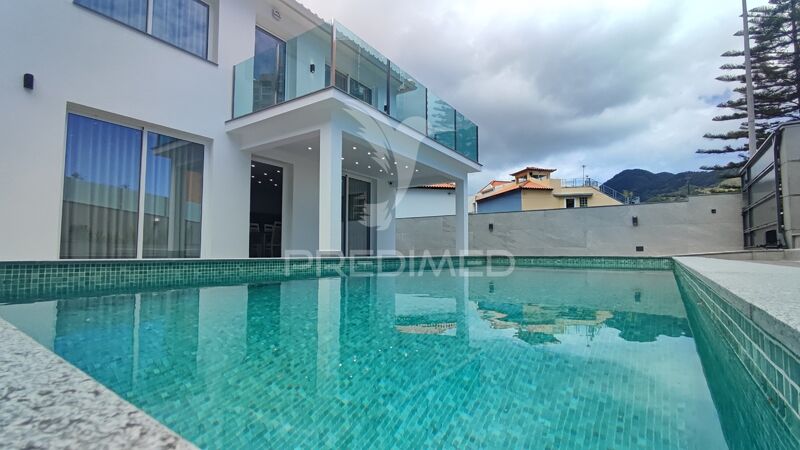 House new in the center 4 bedrooms Machico - swimming pool, balcony, air conditioning, alarm, barbecue