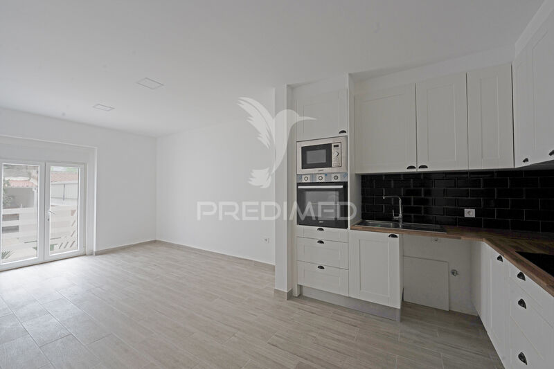 Apartment 3 bedrooms Refurbished Barreiro - thermal insulation, kitchen, double glazing, barbecue