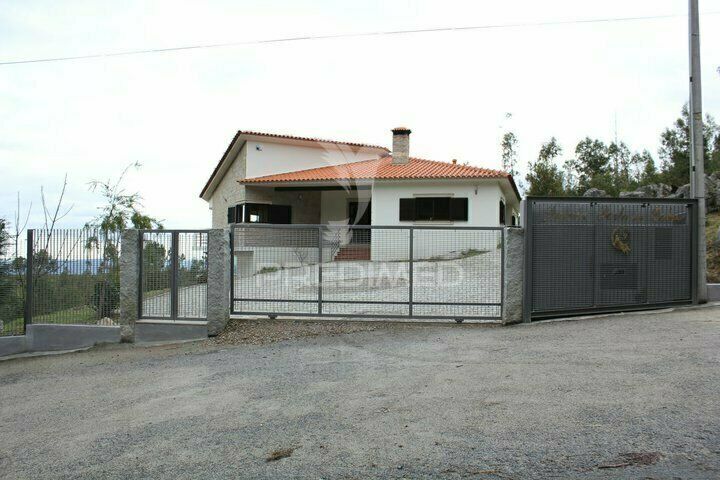 Farm 4 bedrooms Talhadas Sever do Vouga - terrace, swimming pool, fireplace, barbecue, central heating, alarm, equipped