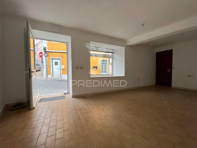 Loja Remodelada no centro Palmela