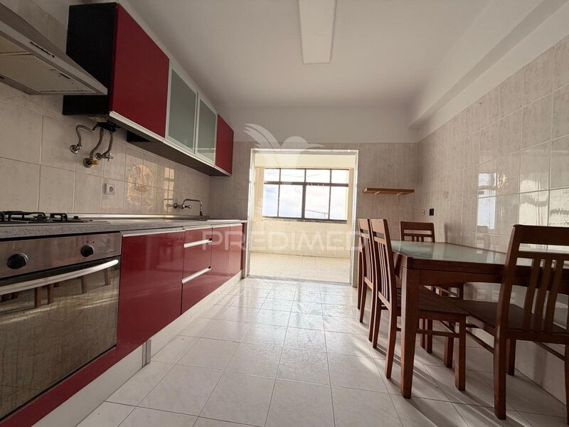 Apartamento T4 bien ubicado São Sebastião Setúbal - marquesina, cocina equipada, excelente ubicación