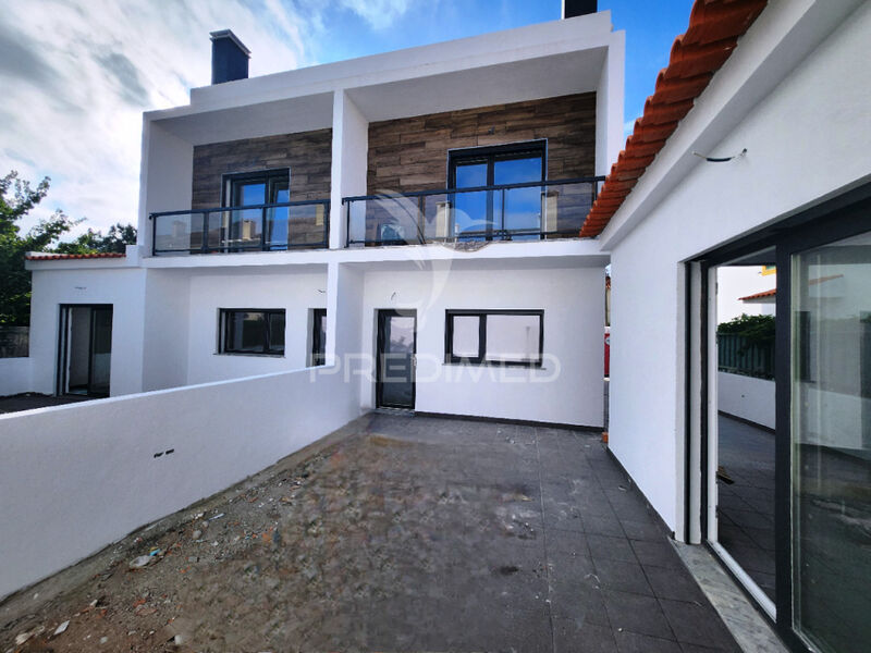 Moradia Geminada V3 Quinta do Conde Sesimbra - garagem, painéis solares, lareira, varanda, quintal