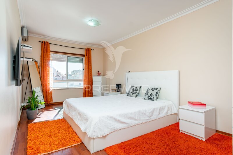 Apartamento T3 con buenas áreas Corroios Seixal - balcón, chimenea, trastero