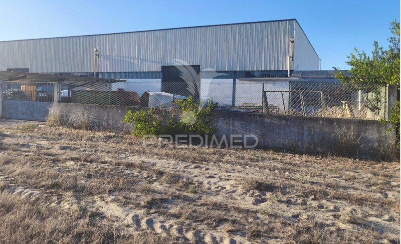 Excelente Oportunidade de Investimento: Armazém com 625m² na Zona Industrial da Mota