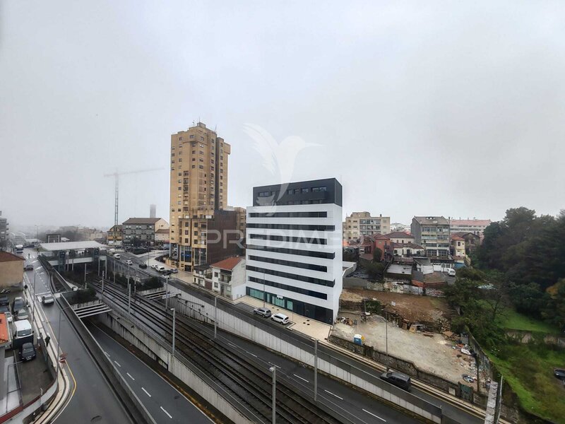 Apartamento T2 Vila Nova de Gaia - cozinha equipada, varanda