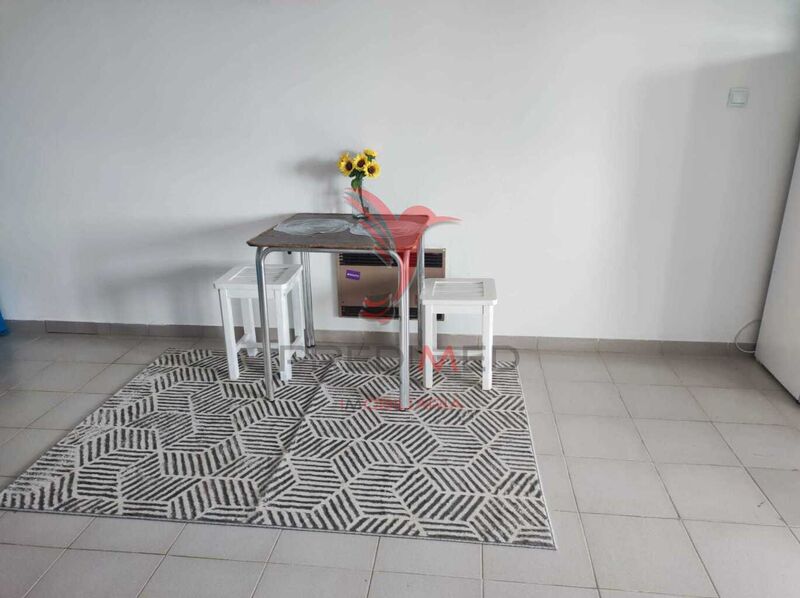 Apartamento T1 Portimão para vender - cozinha equipada, varanda