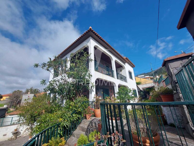 House V4 in good condition São Roque Funchal - attic, marquee, plenty of natural light, garden, backyard, terrace, store room, sea view, garage