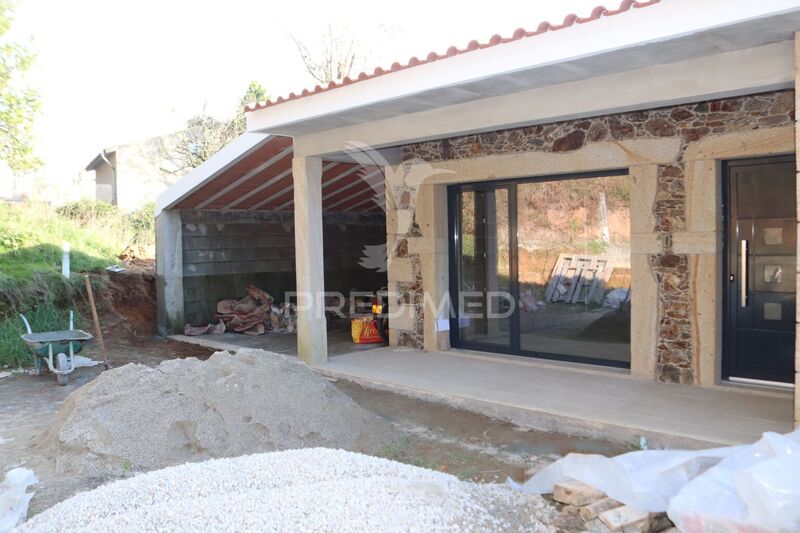 House 3 bedrooms new Vila Verde - air conditioning, central heating, automatic gate, garage