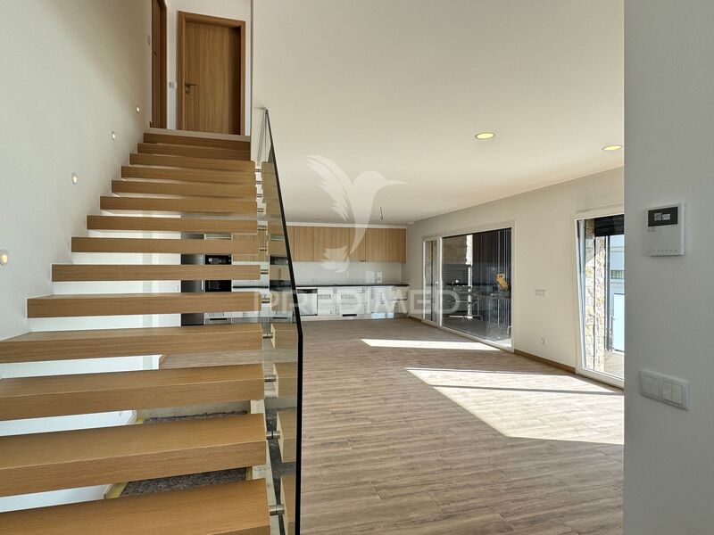 Moradia Moderna para renovação V4 Fátima Ourém - terraço, garagem, varanda, bbq, piso radiante, jardim