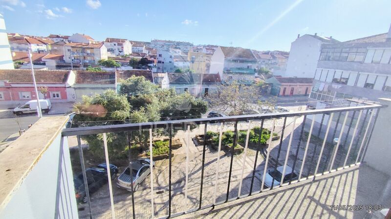 Apartment 2 bedrooms spacious Moita - furnished, equipped, balconies, river view, balcony