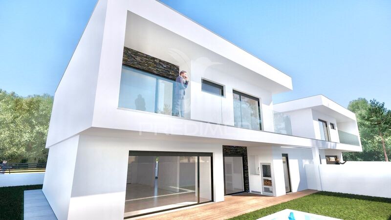 House 4 bedrooms Almada - balcony, parking lot, garden, swimming pool, garage, solar panels, double glazing, alarm