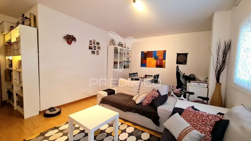 Apartamento T2 Almada - r/c, alarme, ar condicionado, arrecadação