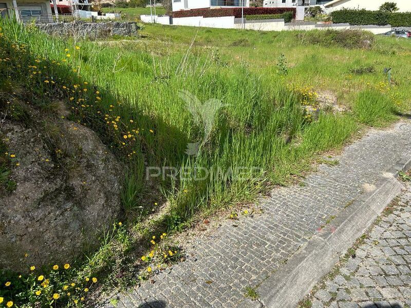 Lote de terreno novo com 609m2 Vermoim Vila Nova de Famalicão