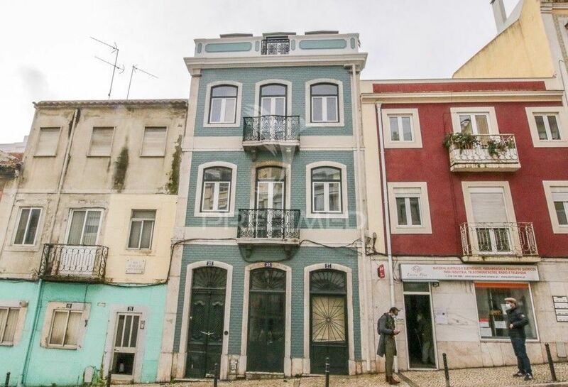 Building for remodeling São Vicente de Fora Lisboa