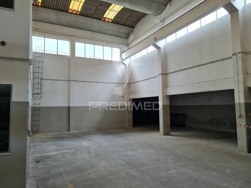 Warehouse with 800sqm São João da Talha Loures - parking lot