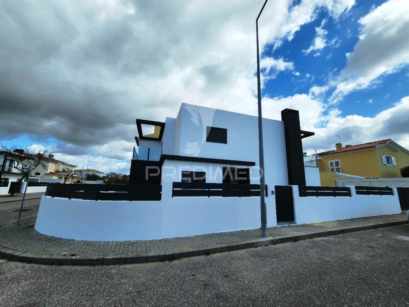 House V3 nueva Setúbal - air conditioning, garage, barbecue, fireplace, equipped kitchen, balcony, double glazing, garden