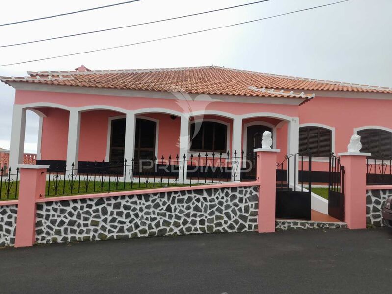 House 4 bedrooms in good condition São Mateus Angra do Heroísmo - garage, balcony, attic, balconies