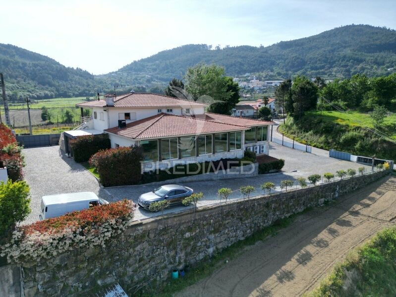 Moradia V5 Guimarães - painéis solares, vidros duplos, ar condicionado, isolamento térmico, zona calma, equipado, aquecimento central