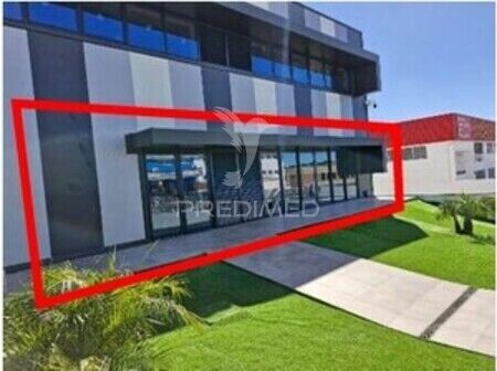 Shop new Portimão - video surveillance, easy access, spacious, store room, air conditioning, wc, storefront