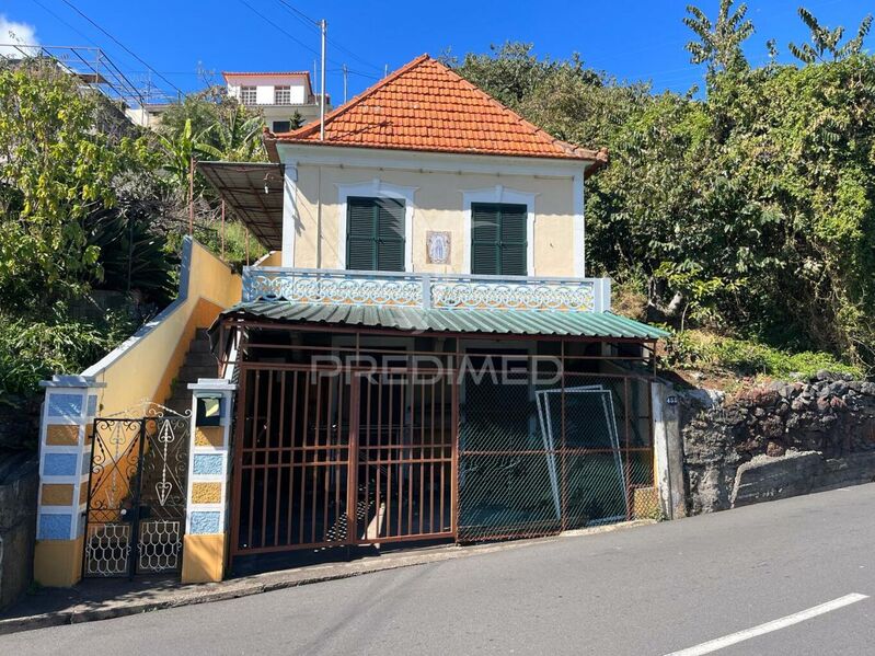 House 3 bedrooms to recover Campanário Ribeira Brava - garage
