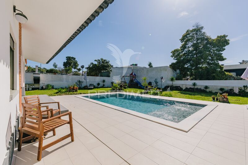 House excellent condition V4 Corroios Seixal - garden, garage, swimming pool