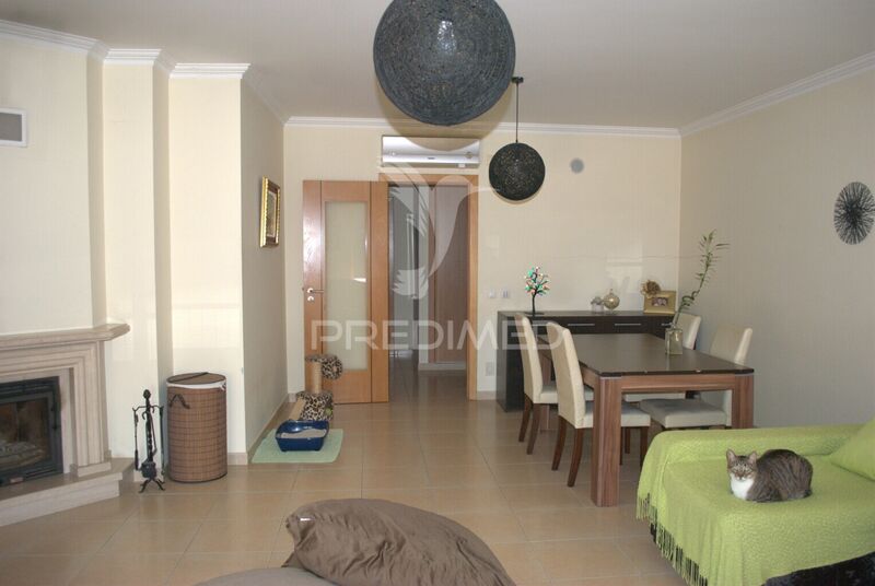Apartment T3 Almeirim - barbecue, terrace, 1st floor, double glazing, garage, fireplace, balcony, alarm, air conditioning