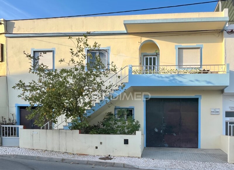 House 3 bedrooms spacious Portimão - garage, swimming pool, equipped, terrace, garden, marquee, store room