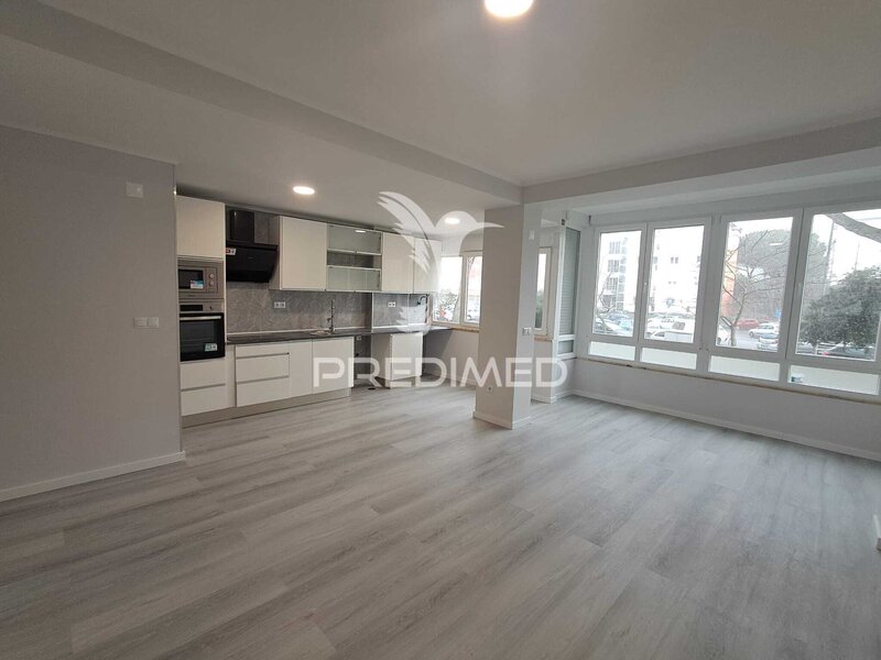 Apartamento T2 Renovado Oeiras - arrecadação, varanda