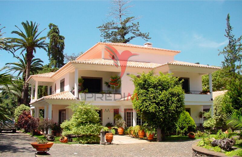 Quinta bem localizada V6 Santo António Funchal - jardins, equipada, água, varandas, garagem, tanque