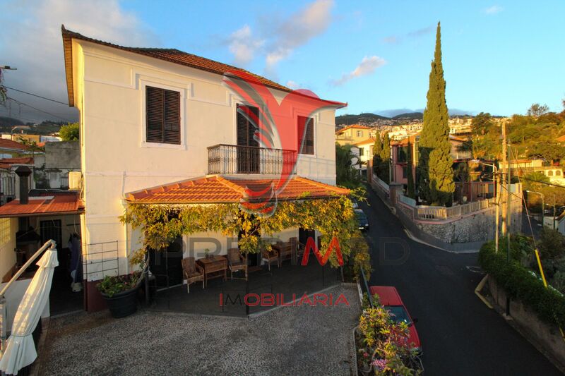 Moradia V4 Santa Maria Maior Funchal para vender - zona calma, jardim, garagem, terraço