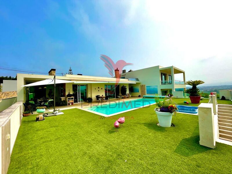 Moradia V4 Cela Alcobaça - terraço, garagem, varanda, cozinha equipada, rega automática, bonitas vistas, jardim, piscina, ar condicionado