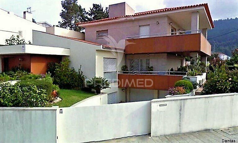 House 4 bedrooms Luxury Carreço Viana do Castelo - tiled stove, garage, garden, terrace, equipped kitchen, balcony